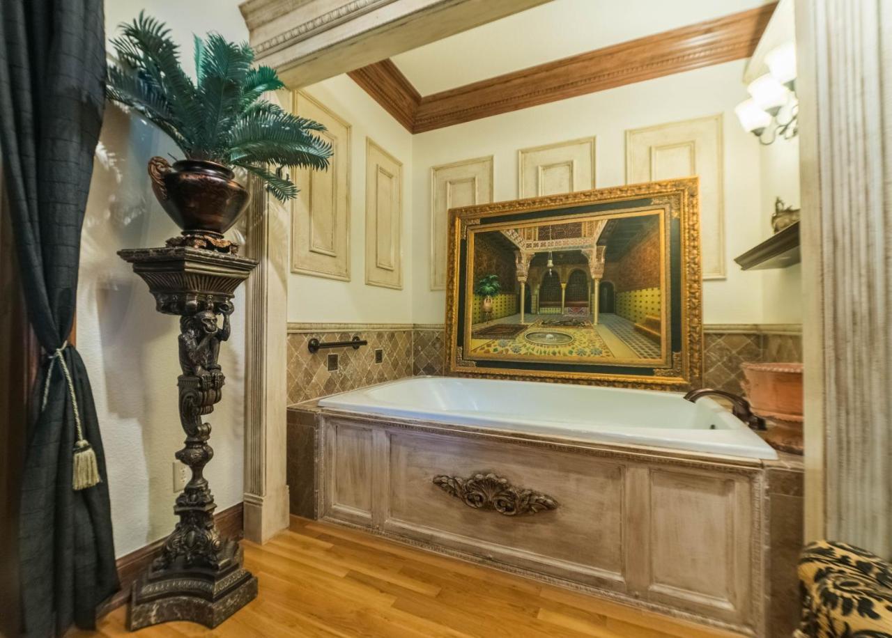 The Victoria Bed & Breakfast Bentonville Exterior photo