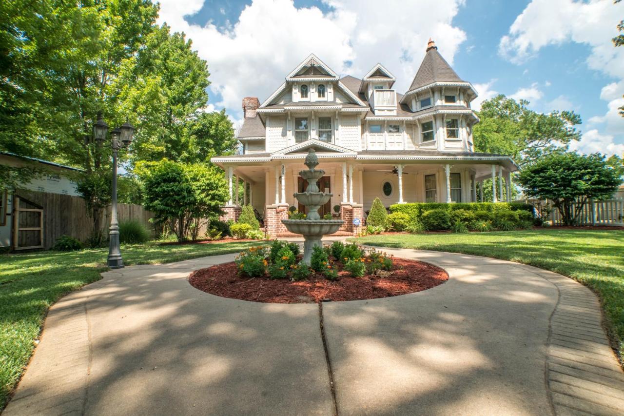 The Victoria Bed & Breakfast Bentonville Exterior photo